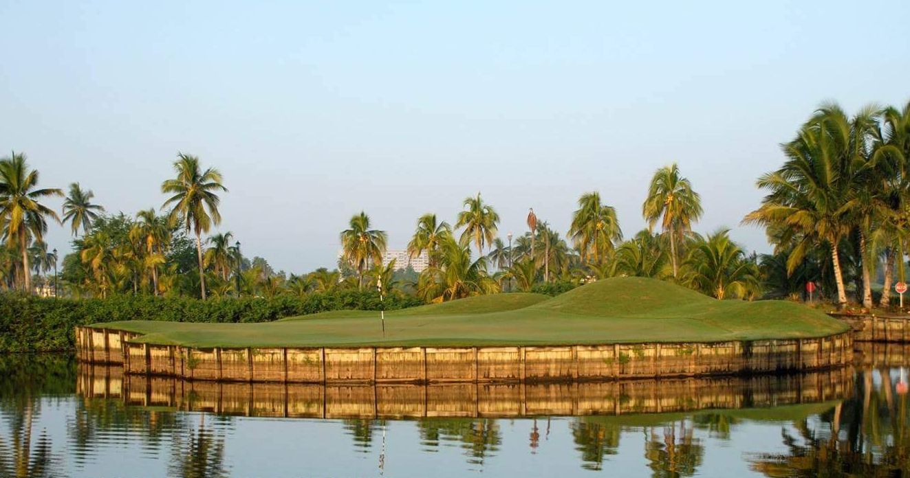 Tres Vidas Golf Club