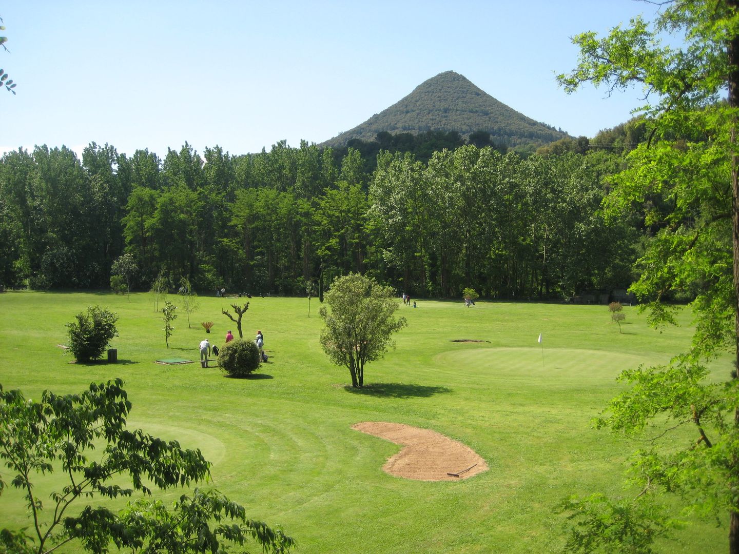 Pitch And Putt Can Pascual