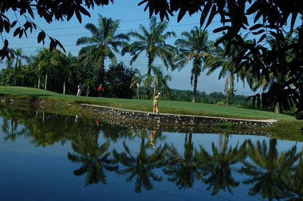The Lakes Course