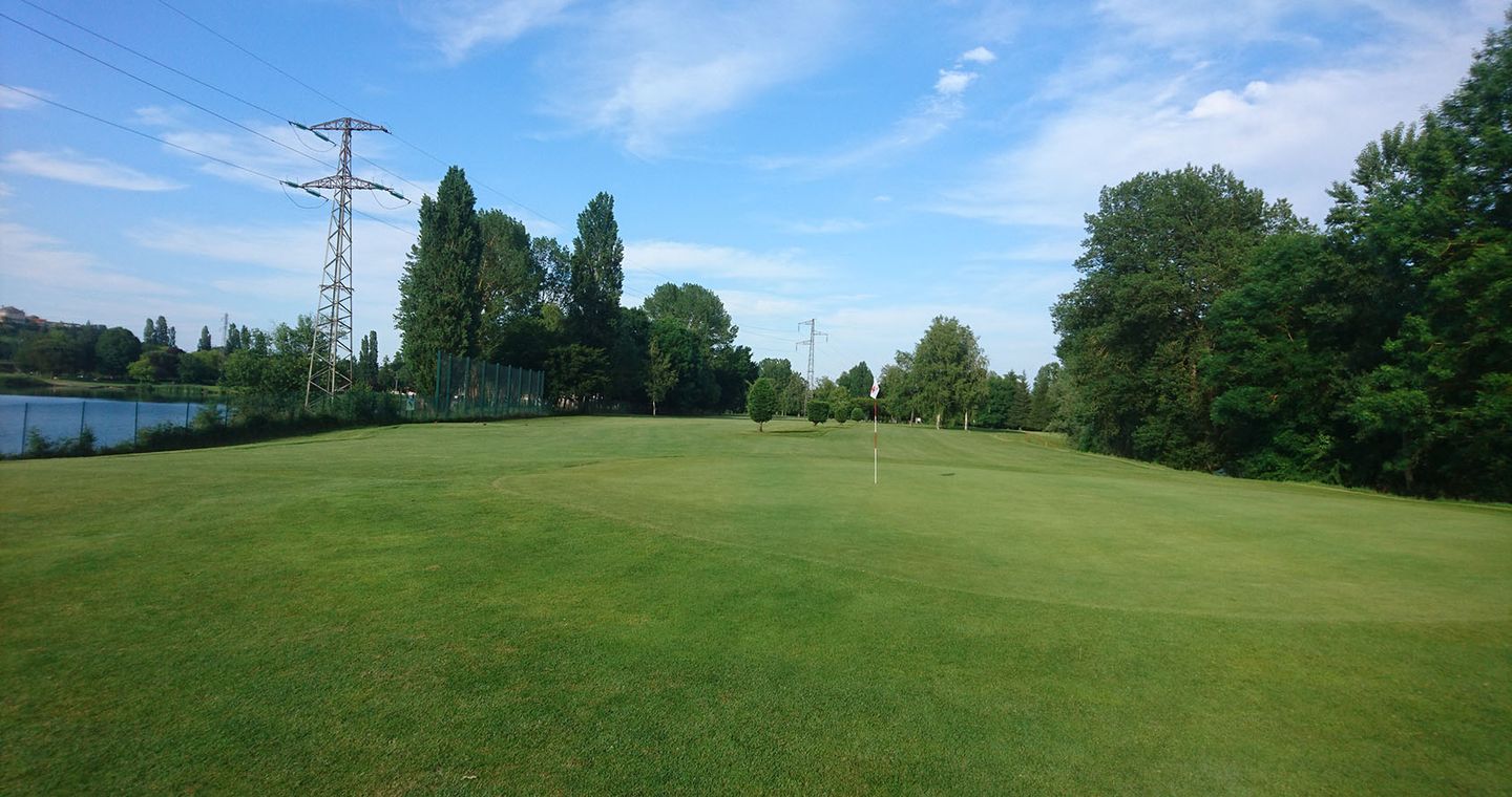 9 Holes Course