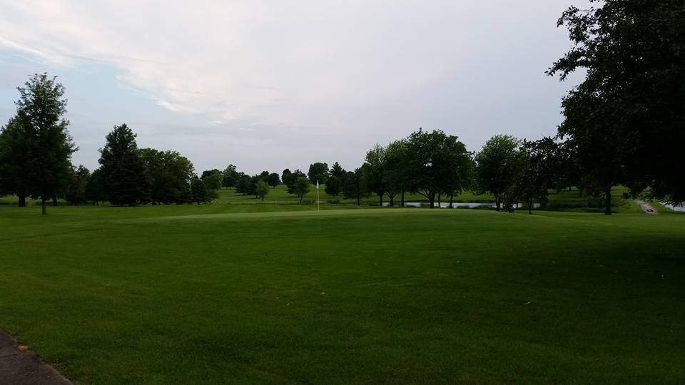 Twin Lakes Country Club