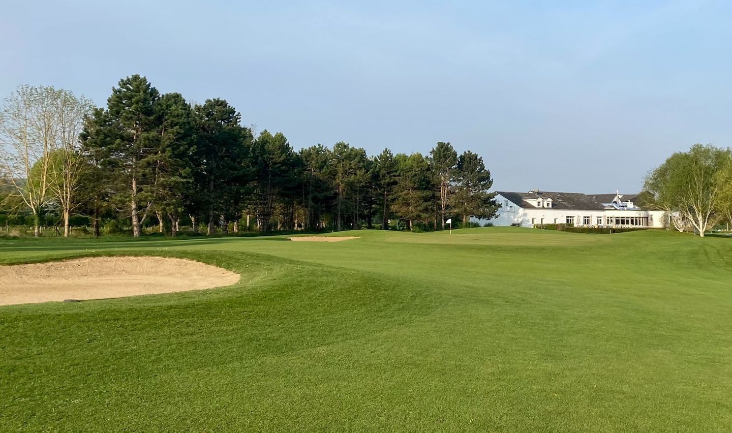 Lery Poses Golf Club