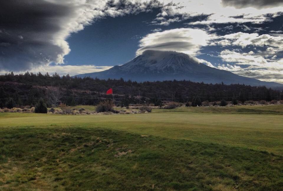 Lake Shastina Golf Resort