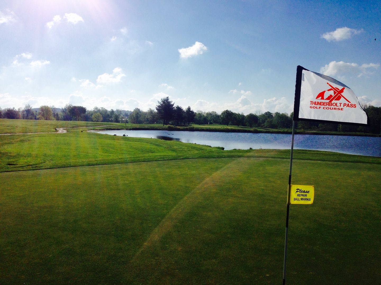 Thunderbolt Pass, Evansville, Indiana Golf course information and reviews.