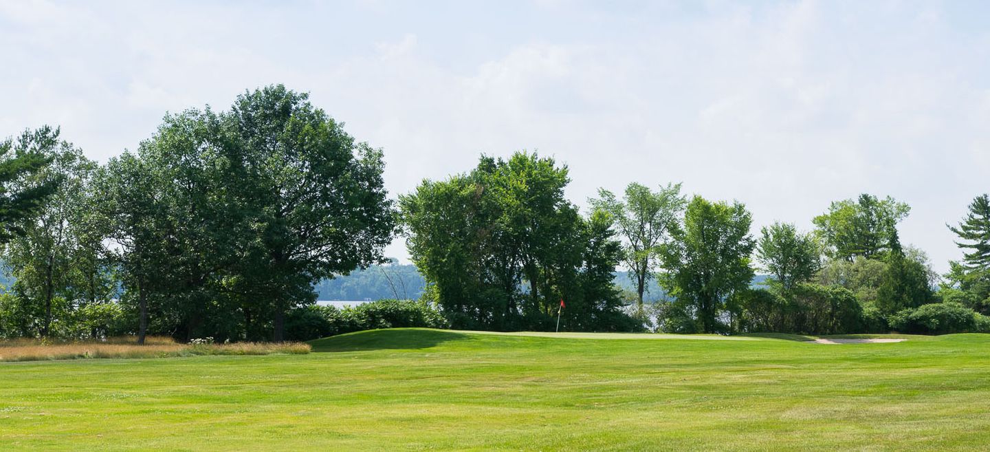 Sturgeon Point Golf Club