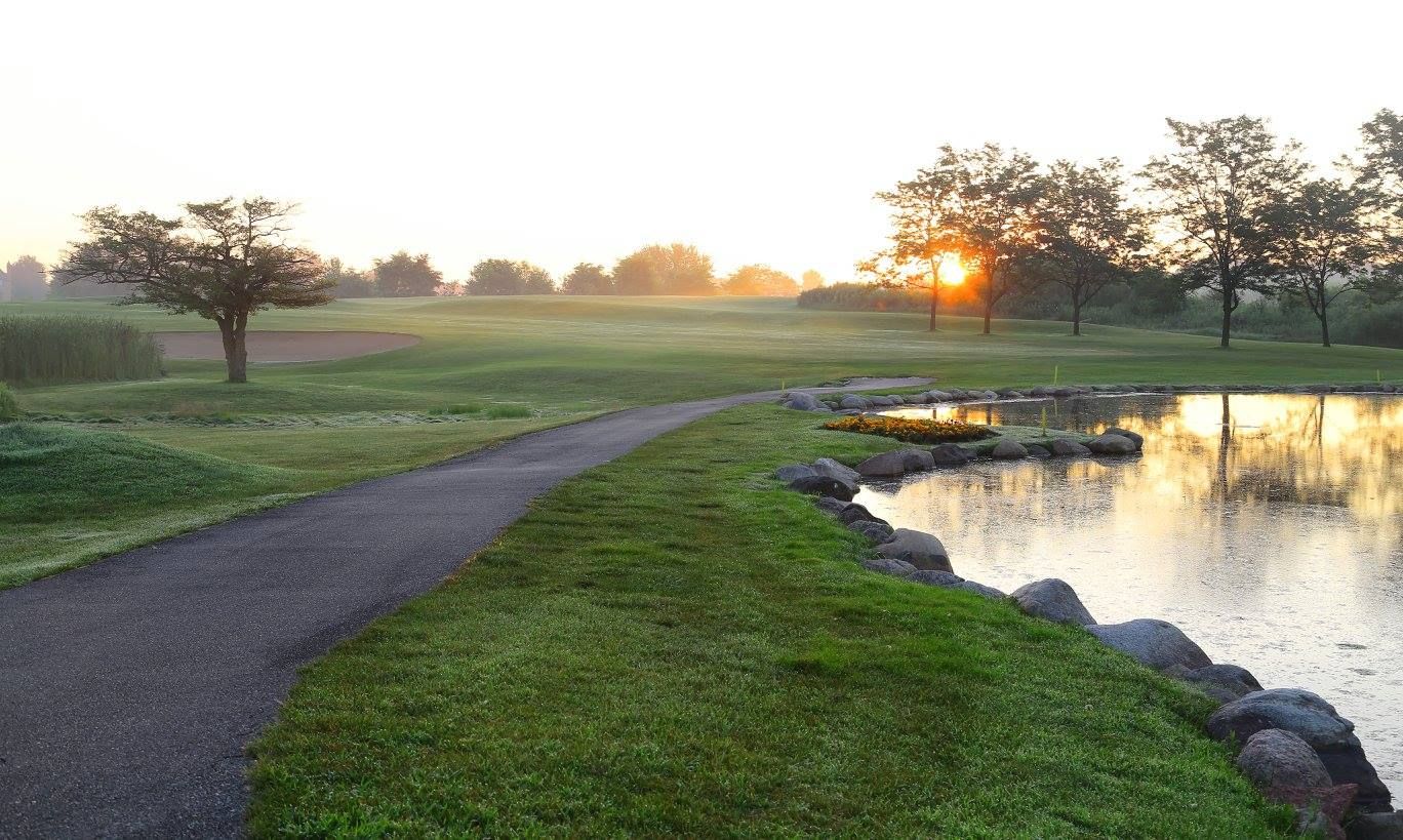 The Hawk Country Club