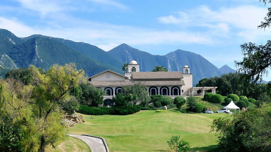 Las Misiones CC: Clubhouse, #1