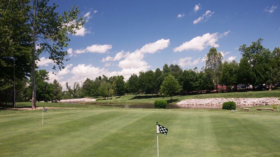 Lakeside Village Golf & Athletic Club: Practice area
