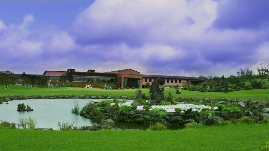 Raon GC: Clubhouse