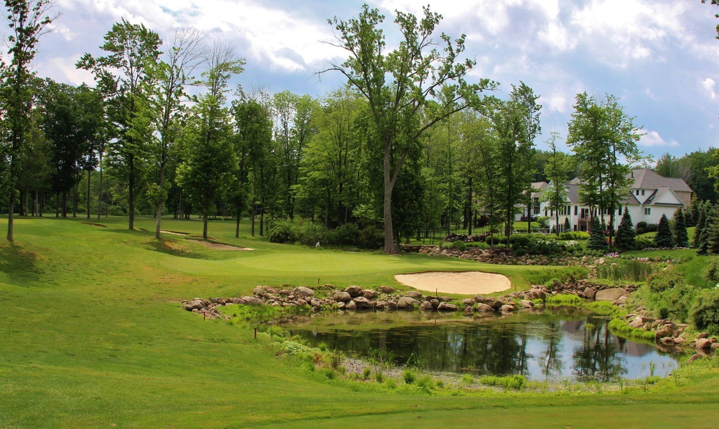 Little Mountain C.C. golf course - hole 2