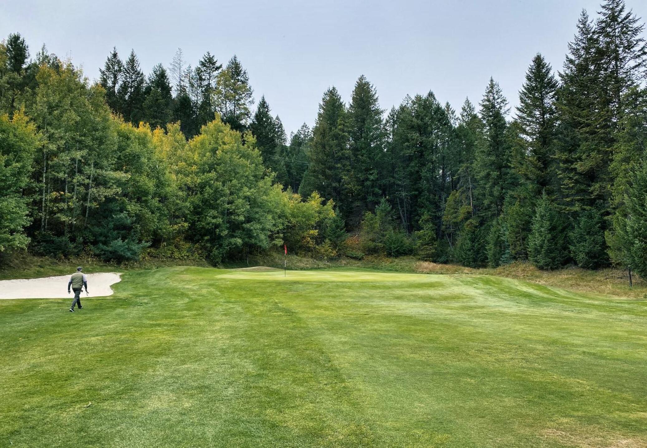 Radium GC, Hole 16, Par 4, 387 yds (Photo submitted by DYakimec on 10/29/2023)