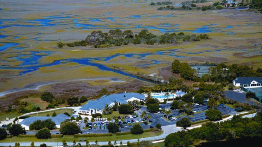 Marsh Creek CC: Clubhouse, aerial view