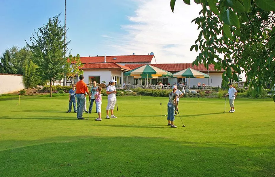 Bachgrund GP: clubhouse