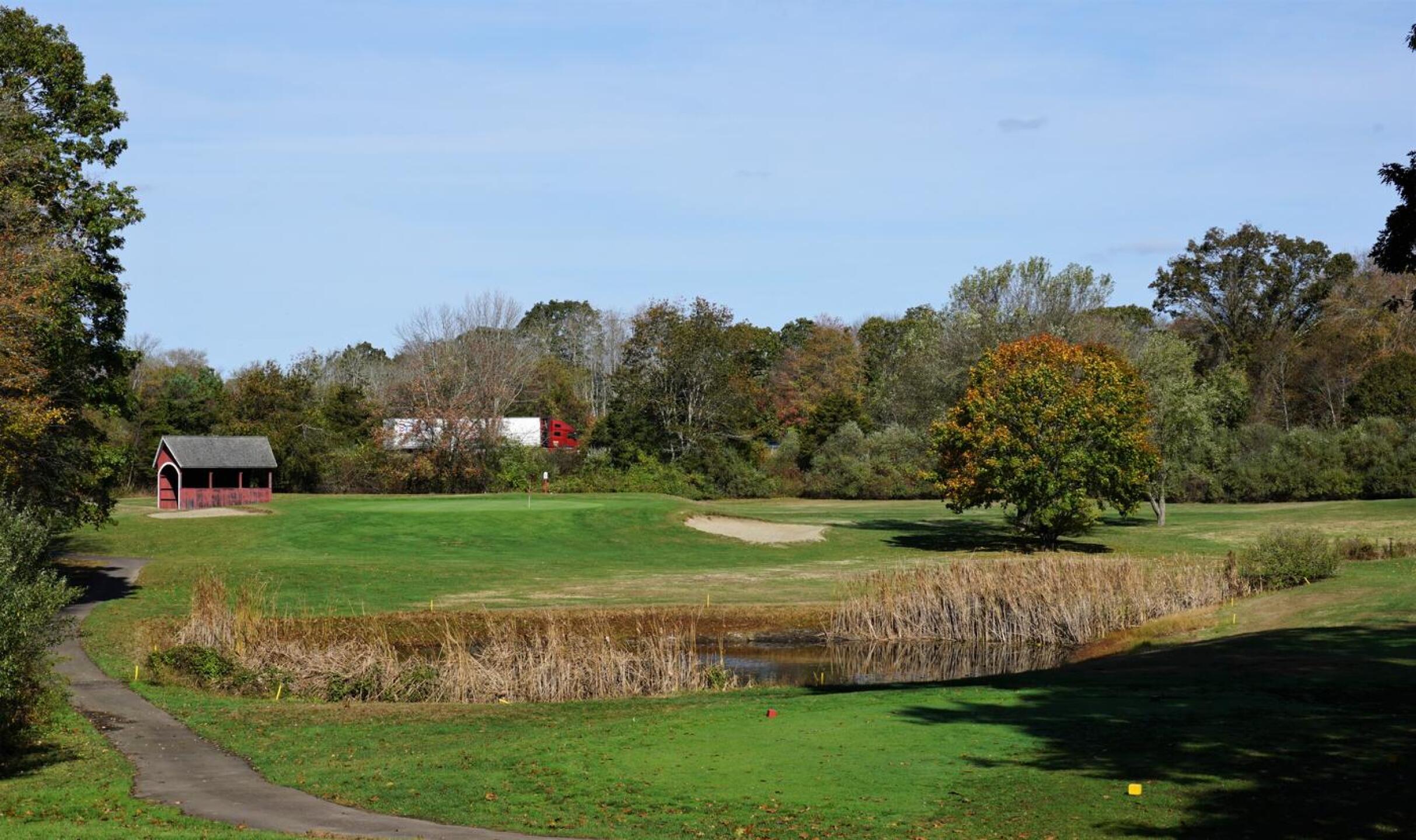 That’s actually a truck (it’s not a building) which is headed up I-95 in the background of this fine 3-par. (Photo submitted by AptlyLinked on 10/18/2020)