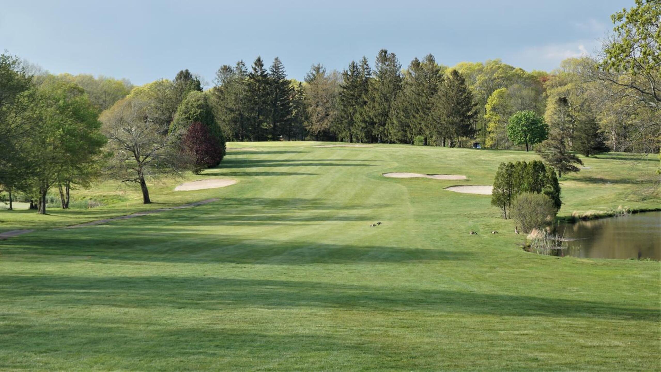 First hole, Blue Course. A classic parkland hole of natural design. (Photo submitted by AptlyLinked on 05/15/2021)