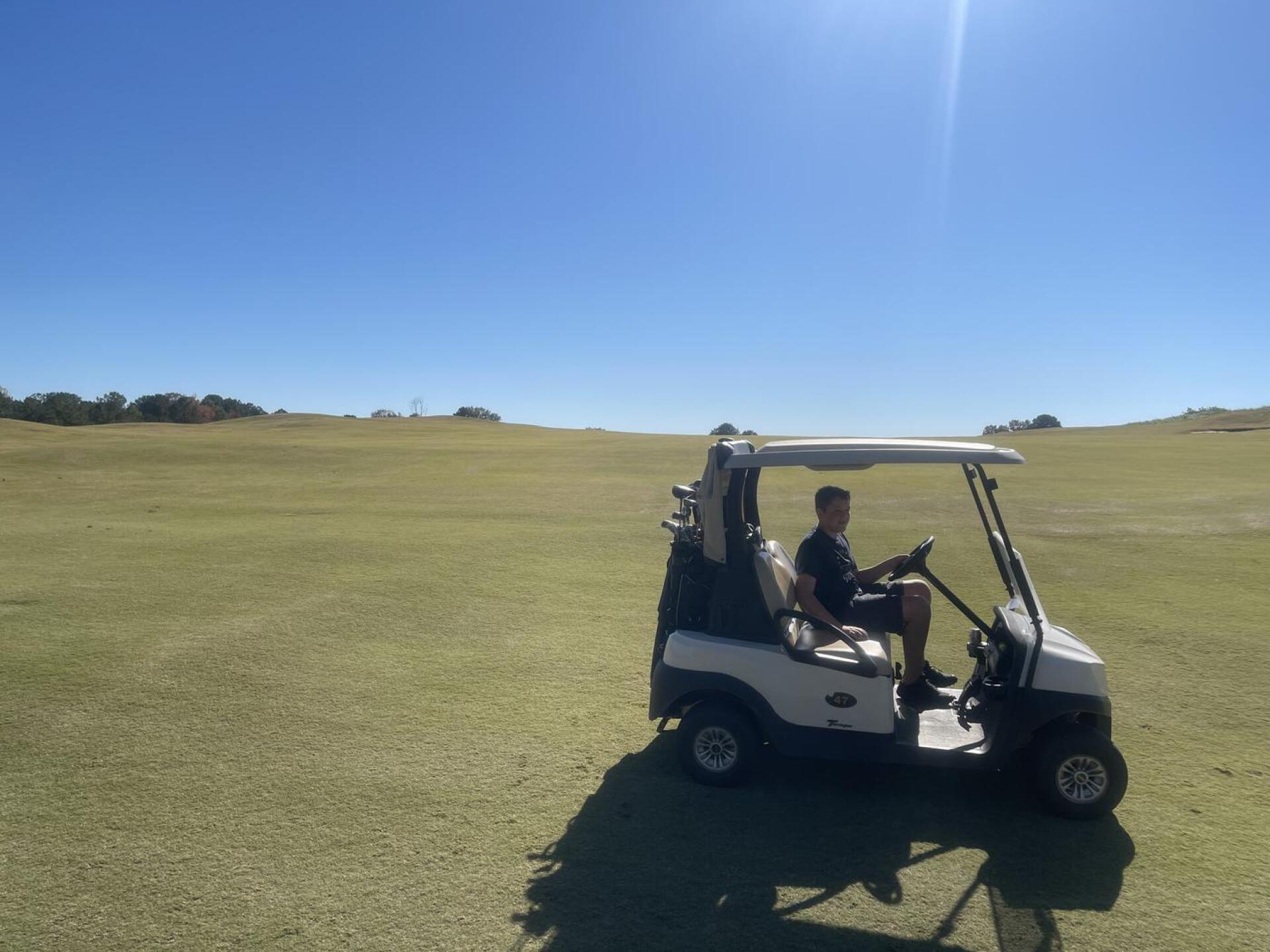 Massive clean fairways at some holes (Photo submitted by vwZt5AW7427SXoIExKyk on 11/13/2021)