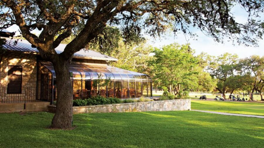 Fair Oaks Ranch GCC: Clubhouse & putting green
