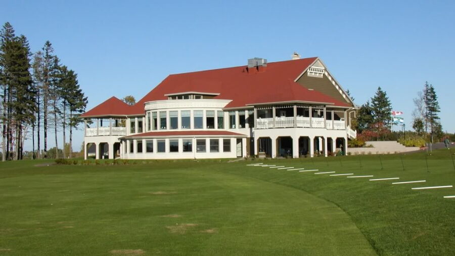 Fox Meadow: Clubhouse