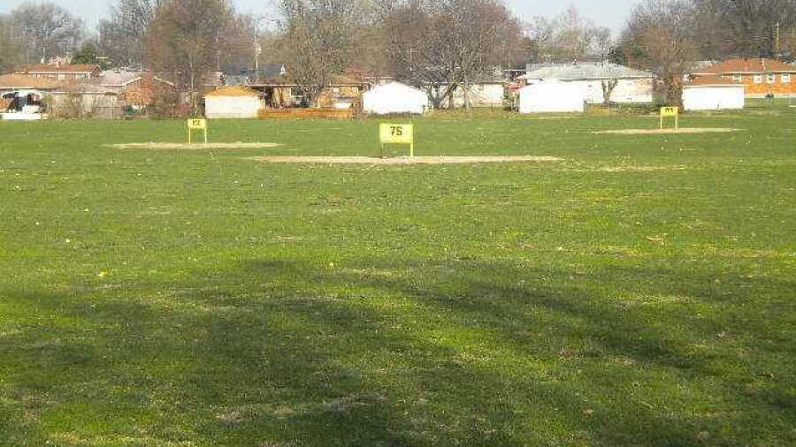 Farnsley GC: Driving range