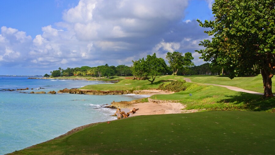 Teeth of the dog - 5th hole