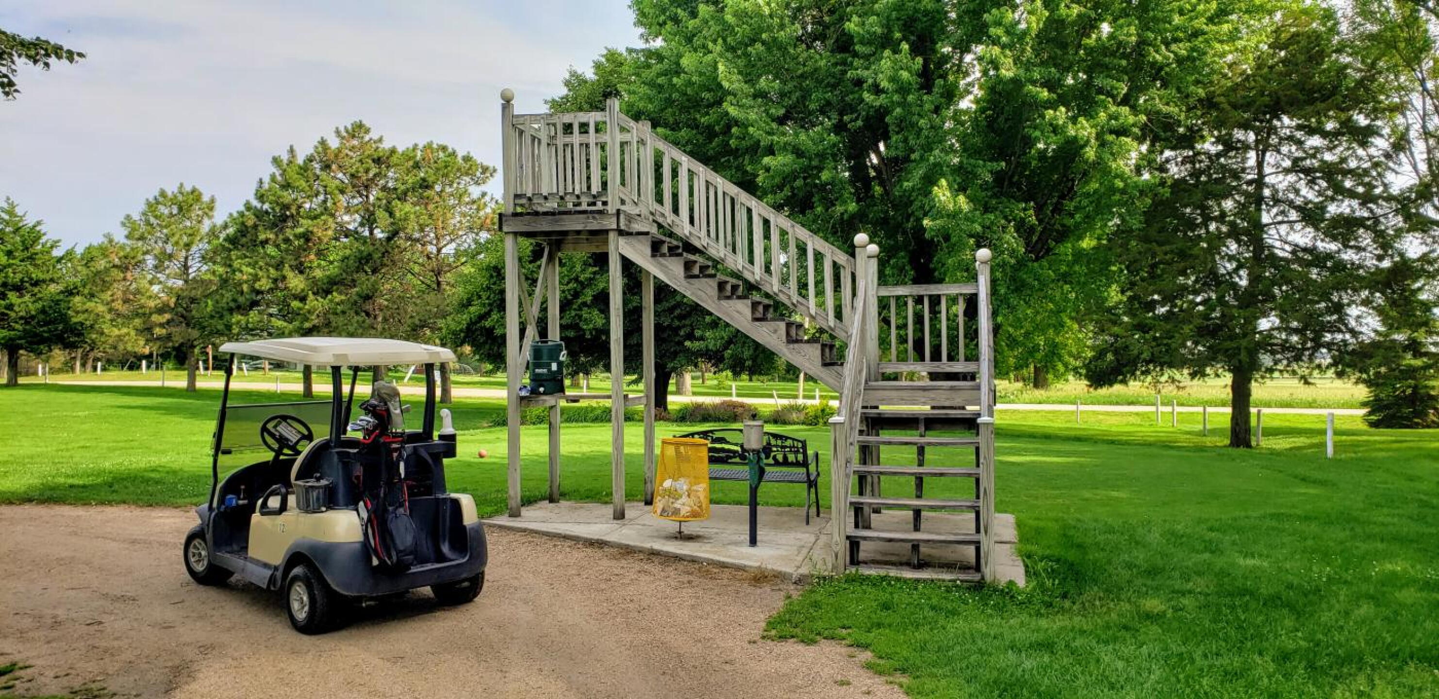Ladder on 8th tee, since the fairway slopes and you can not see those over the crest. You climb the stairs and look to make sure the fairway is clear so you can hit your drive. (Photo submitted by Juan05 on 07/01/2019)