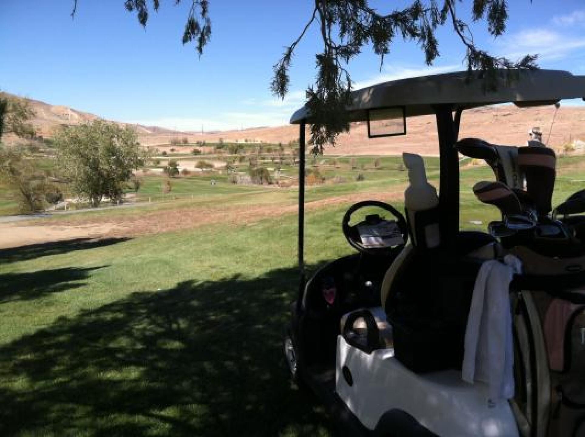 High desert golfing (Photo submitted by u000006321138 on 10/09/2013)