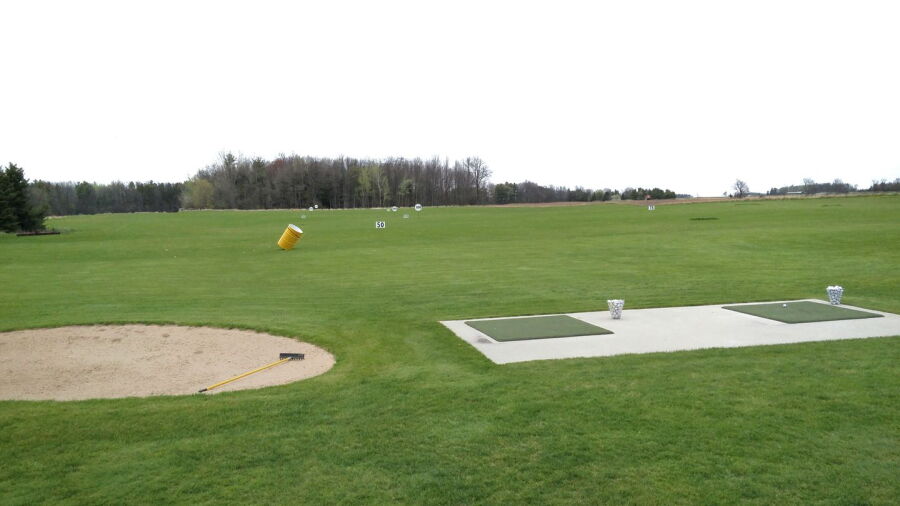 Eastwin Valley GC: Driving range