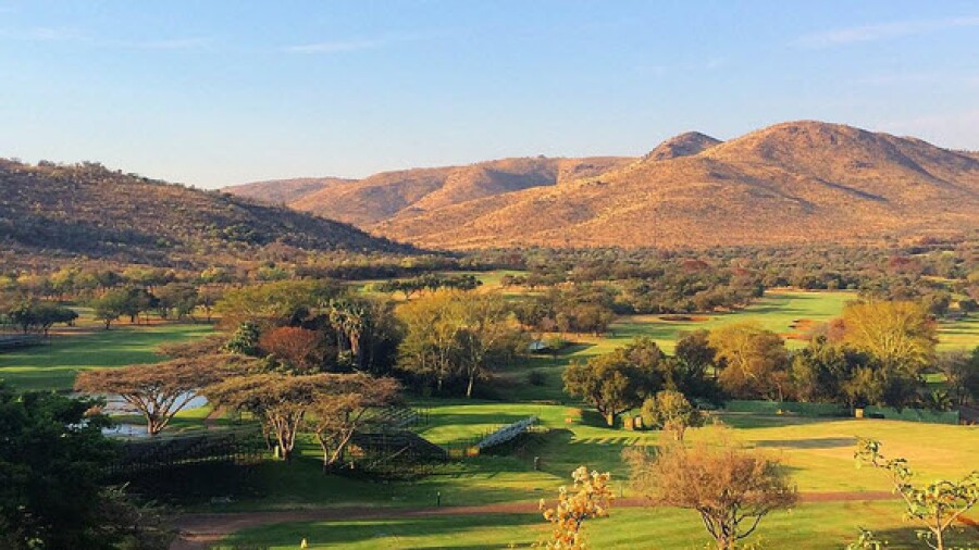 20 - Living The Green - October 2015 - bill5