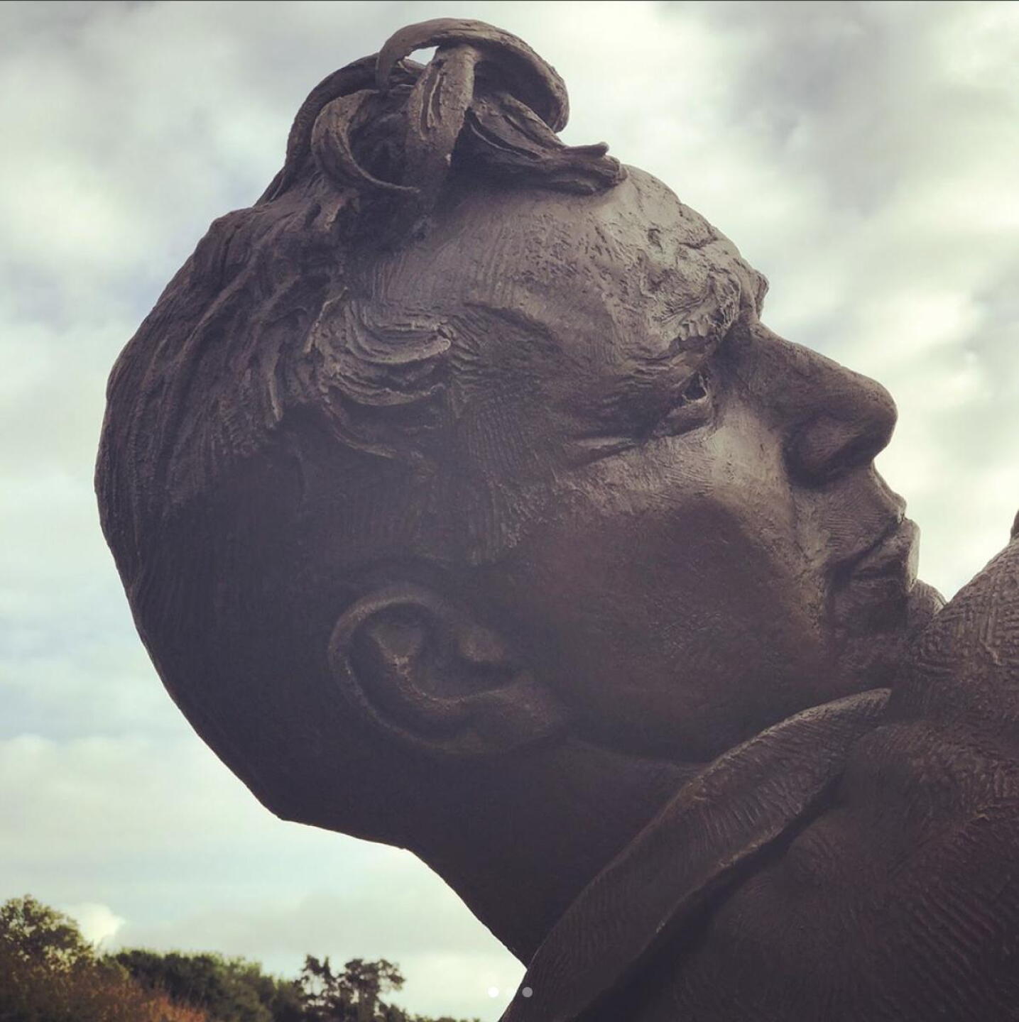 New Arnold Palmer statue on Hole #1 (Photo submitted by MichaelLowe on 05/01/2017)