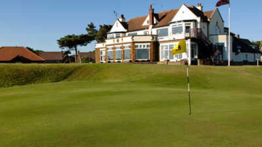 Hunstanton GC: Clubhouse & #18