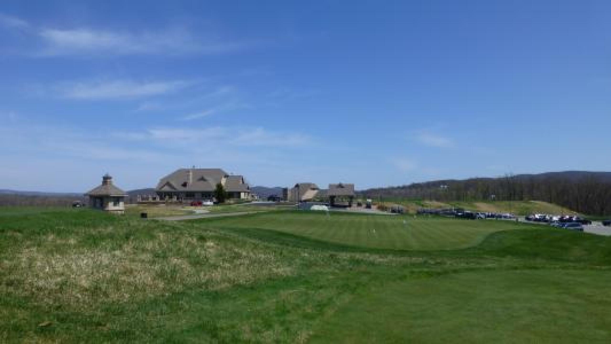 Ballyowen: view of clubhouse. (Photo submitted by Vinh4484263 on 04/23/2013)
