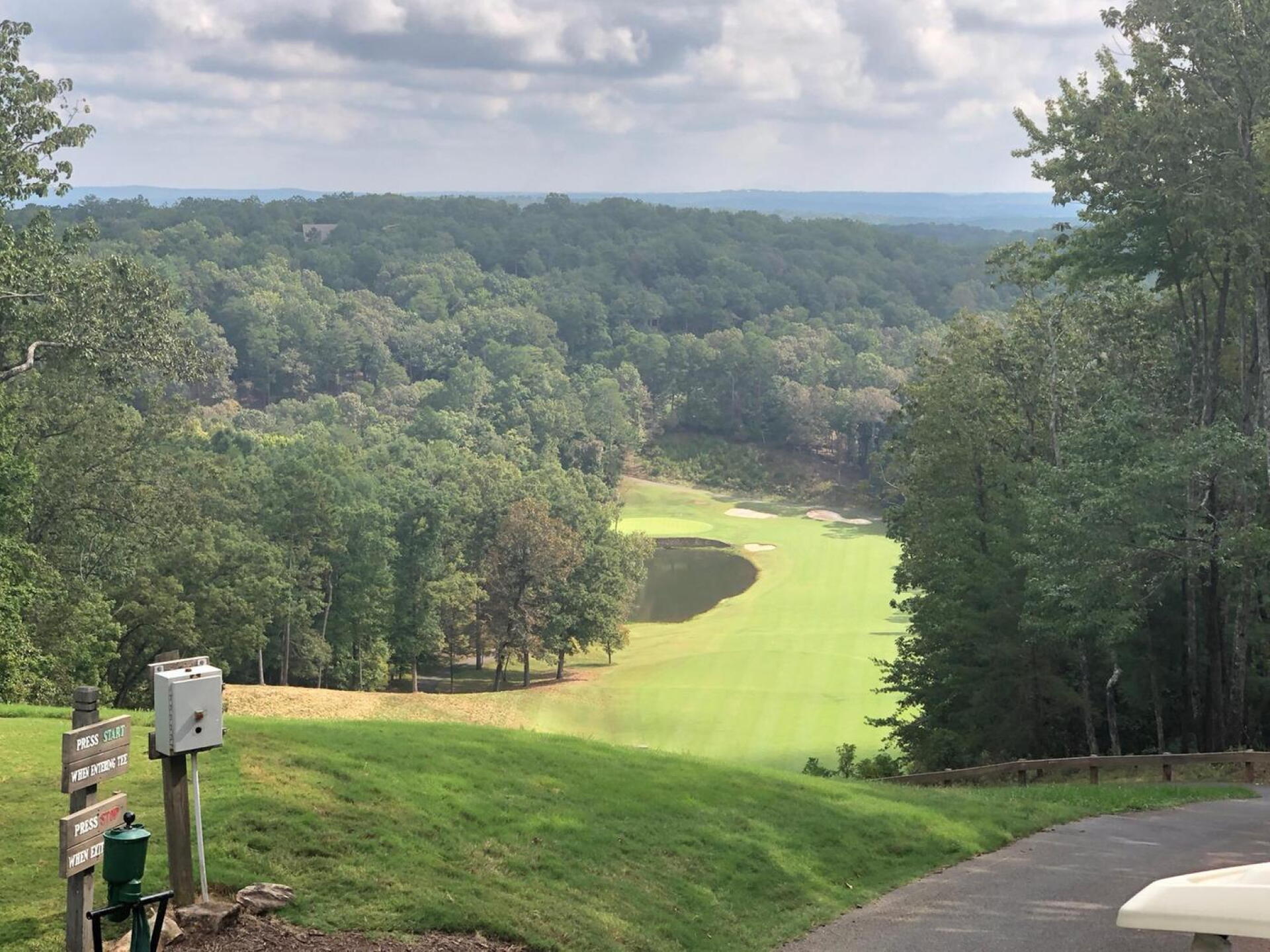 That's a looong way down. (Photo submitted by atlsutiger on 10/08/2018)