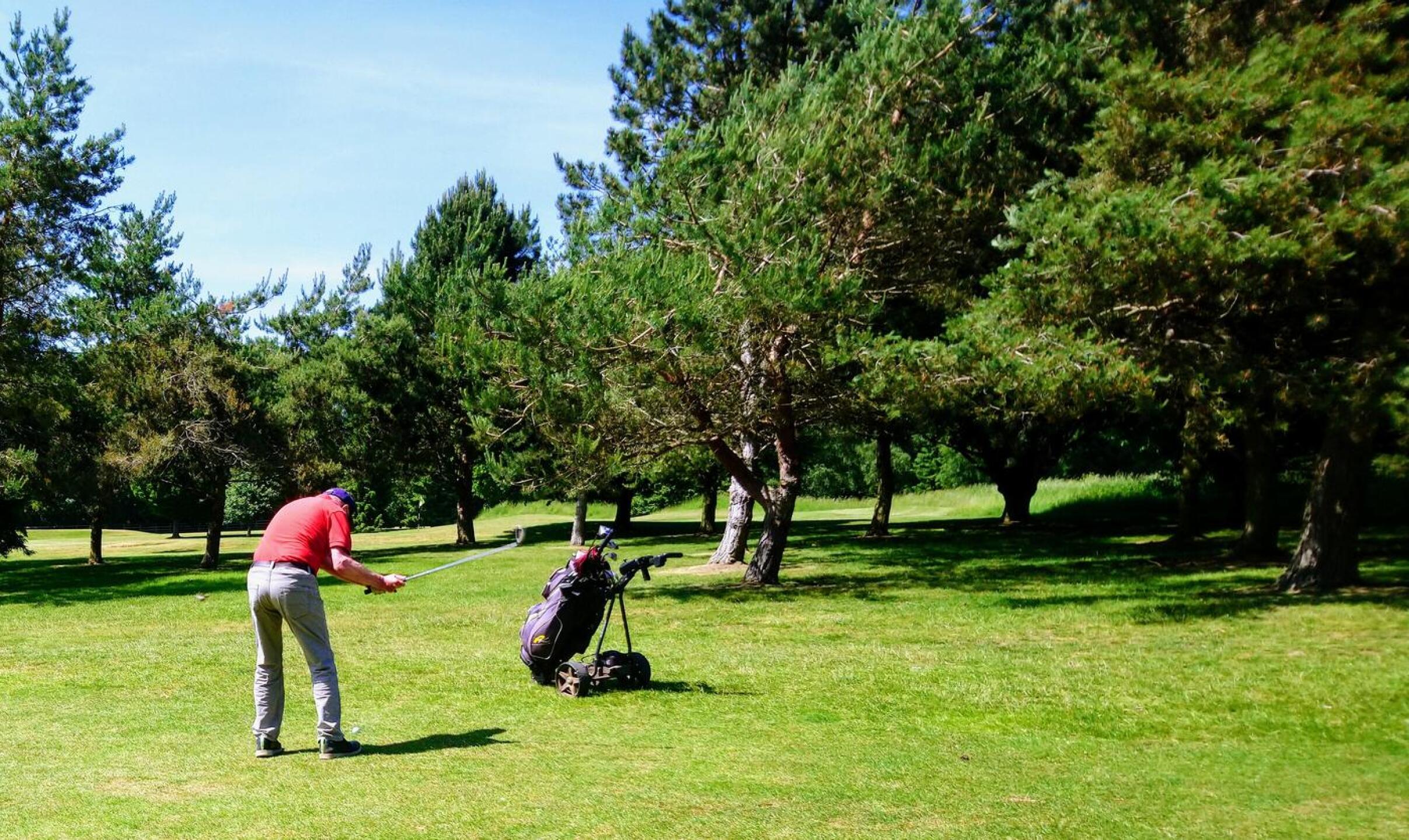 Blankney GC member prepares approaches shot at hole5 (Photo submitted by t1477289573 on 06/16/2021)