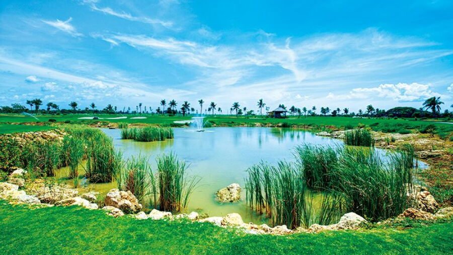 Queen's Island Golf & Village