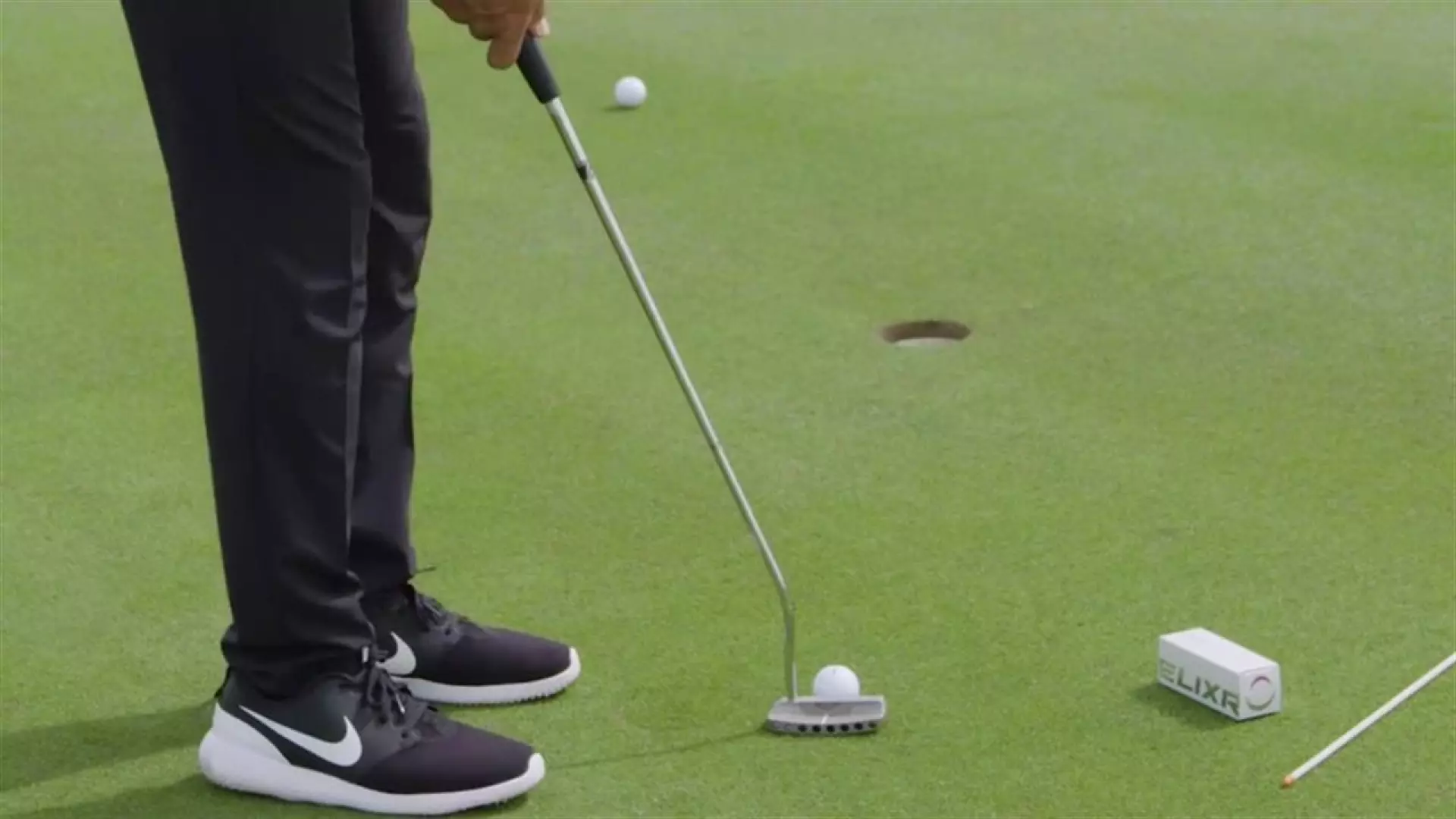 Knee-Knocking Putts