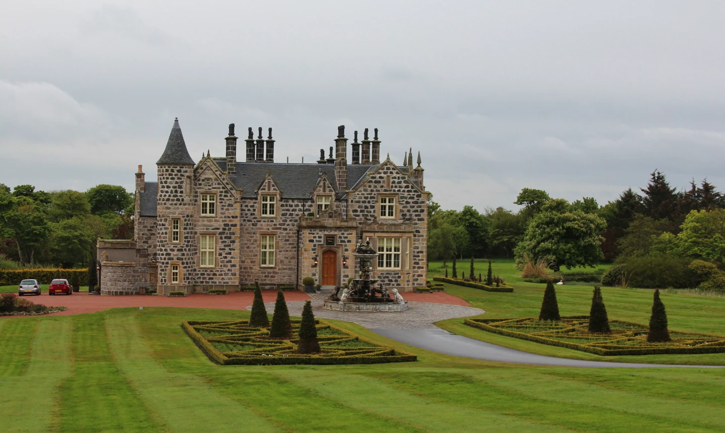 MacLeod House & Lodge