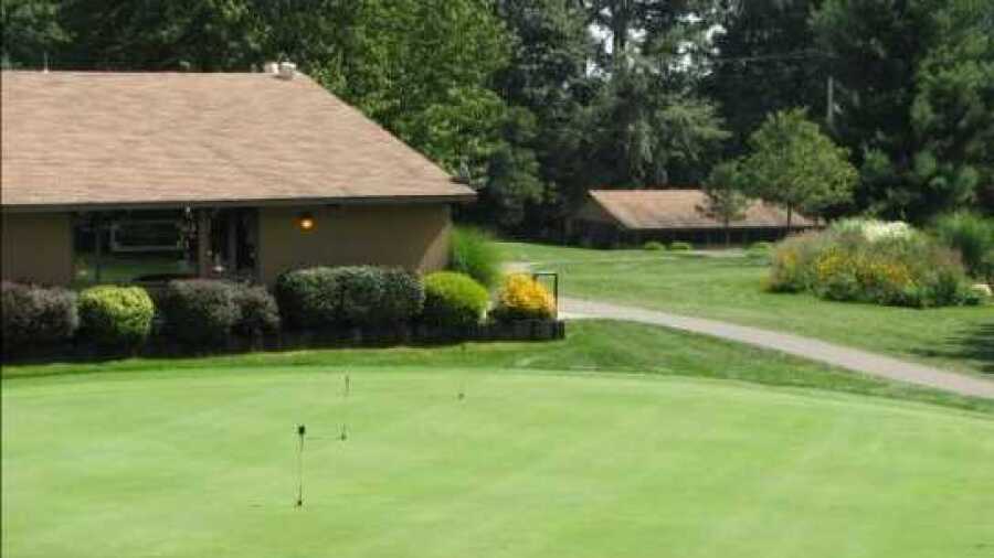 Mohican Hills GC: putting green