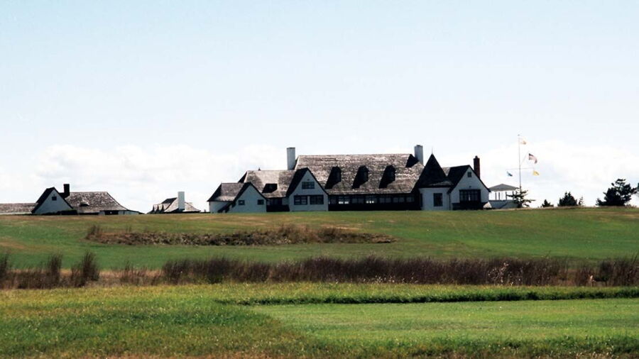 Maidstone Club: Cluhouse