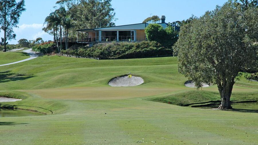 Byron Bay GC: #4 & clubhouse