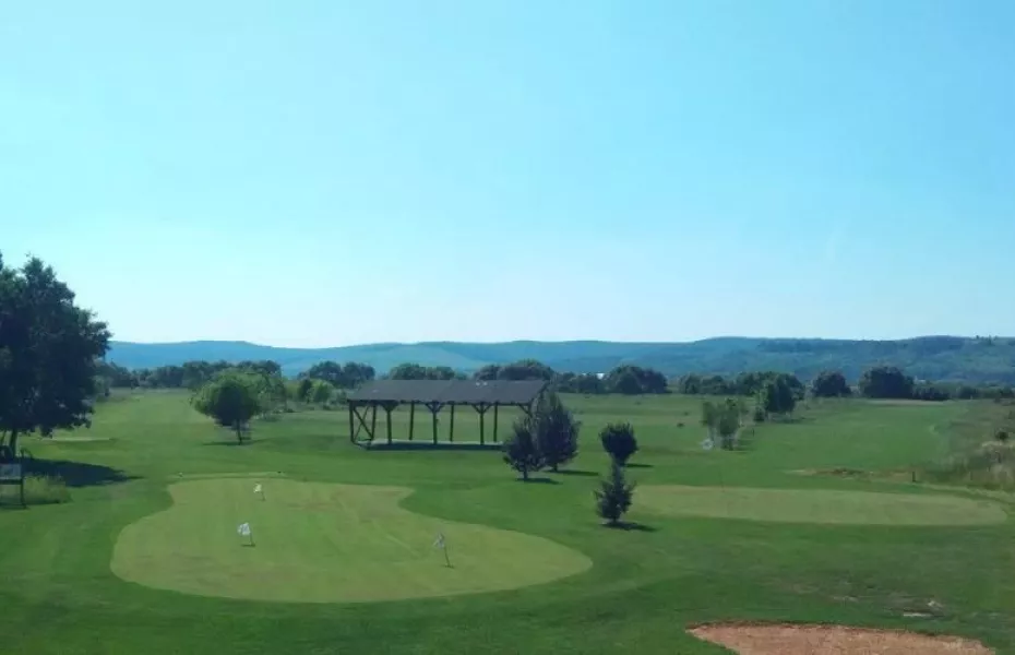 Kings Land CC: Practice area