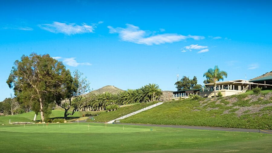 Marine Memorial GC: Clubhouse & practice area
