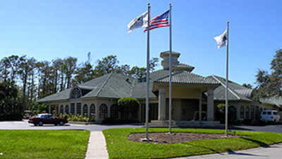 Hunters Ridge CC: Clubhouse