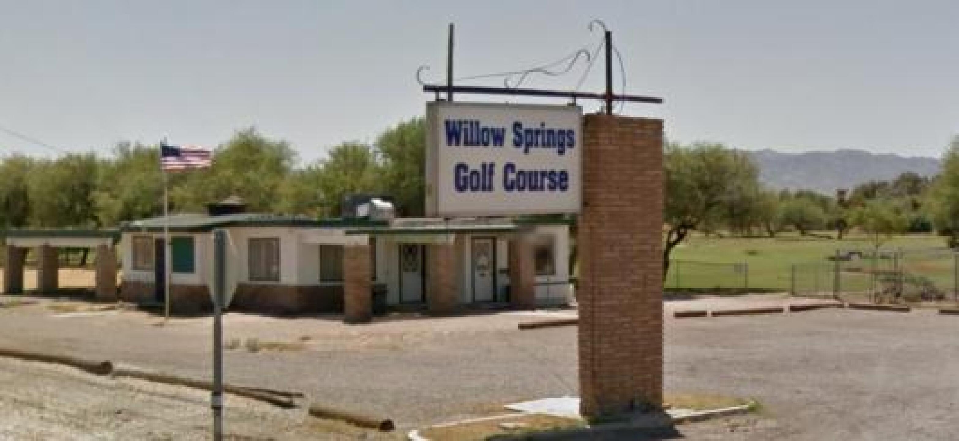 Willow Springs GC Clubhouse (Photo submitted by AZGOLFSHARK on 02/19/2014)