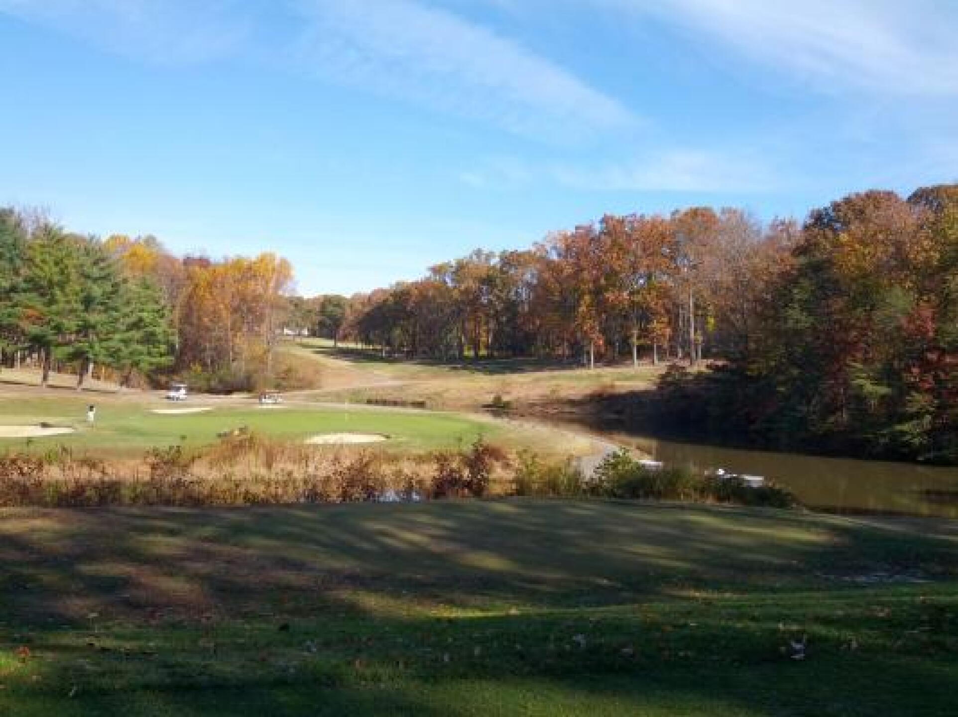 2nd Tee Box looking at the 1st green (Photo submitted by n0manarmy on 07/09/2014)