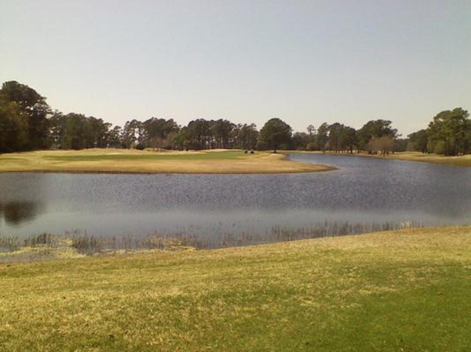 #7 Par 4 Dogleg Right (Photo submitted by jmc1958 on 04/03/2015)