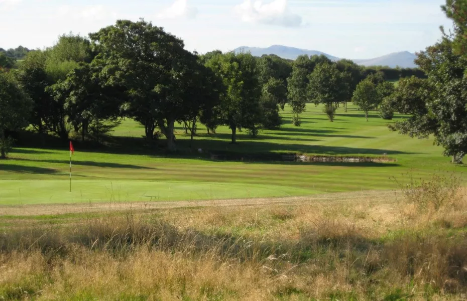 18th green at Caernarfon