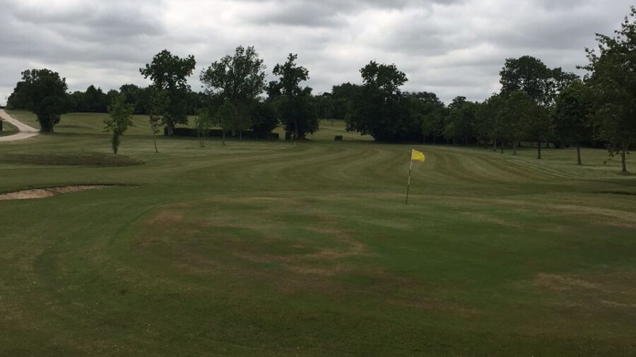 Oaksey GC: green