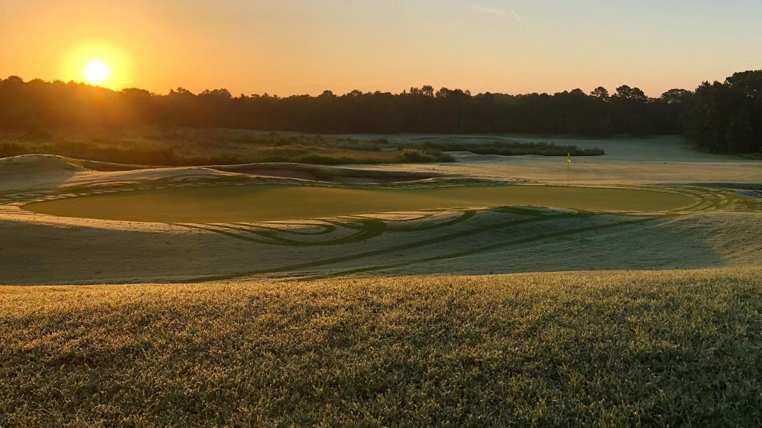 18th green at sunrise (Photo submitted by BrandonWebb on 07/24/2020)