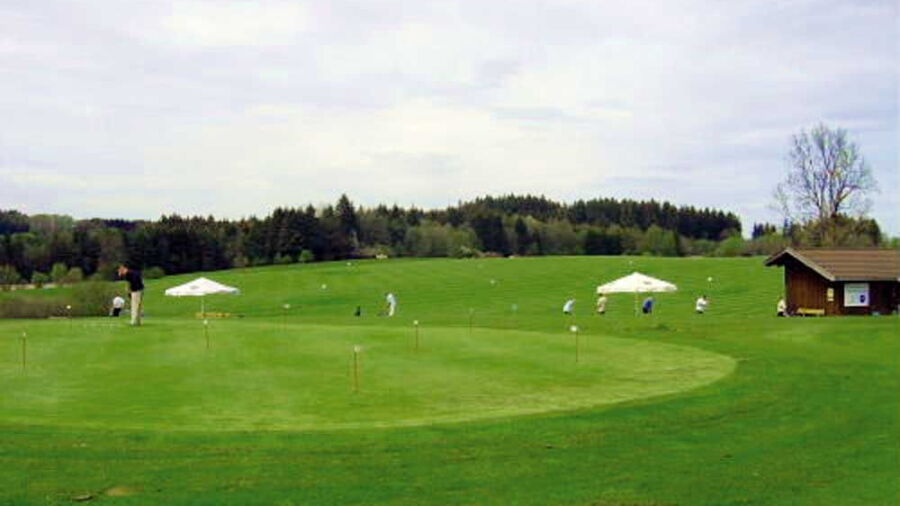 Iffeldorf GC: putting green & driving range