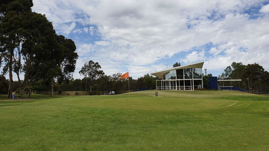 Balyang Par Three GC: #18 & clubhouse